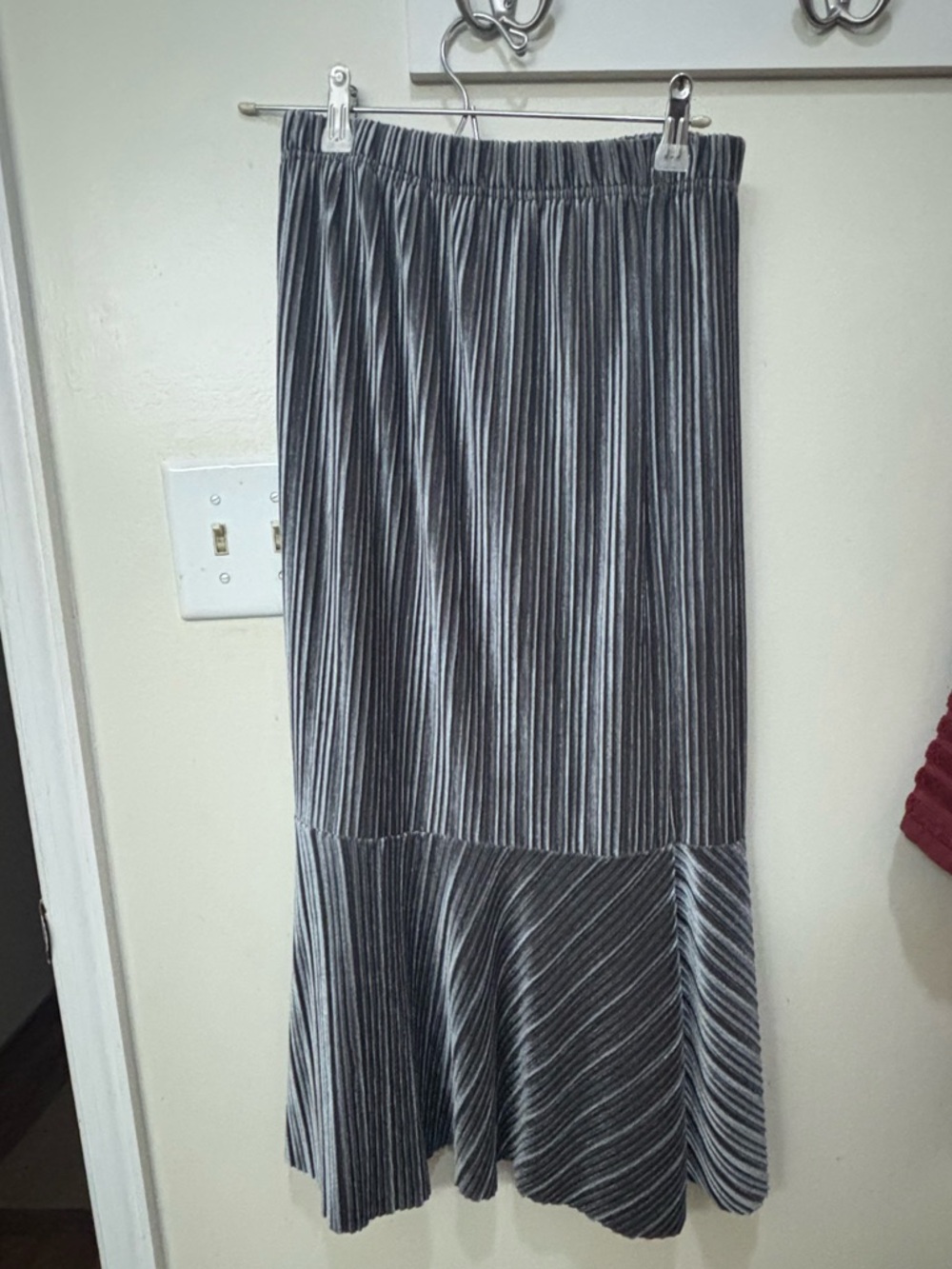 Metro Wear Gray Pleated Tiered Midi Skirt